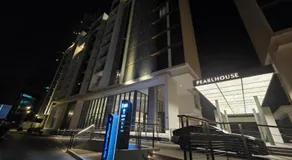 Luxury 1BR at Pearl House BFH Roka Lounge - Image 3