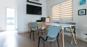 RedDoorz Plus at Alpina Heights Paranaque - Image 4