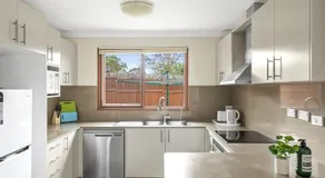 Quaint Double Room - Private Spot at Milperra - Shared Bathroom - Image 4