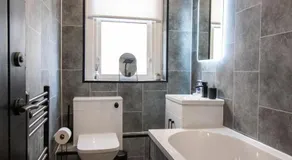 3 Bed Flat Kelpies and Falkirk Wheel with Parking - Image 2