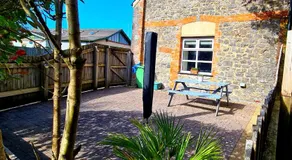 The Old Pump House - Image 5