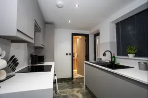 Rose House - Image 4