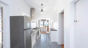 The Largs Lookout - Modern Apartment - Image 4