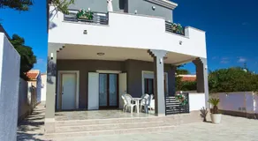 Blue Sea Beach Villa, en bord de mer avec piscine et couchers de soleil à couper le souffle - Image 3