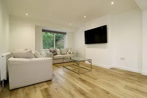 Wyndford Riverside House - Image 2