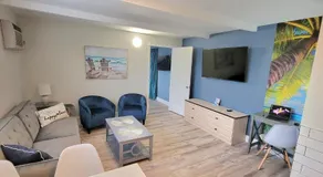 Satellite Motel - Image 3