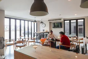 Esy Hotel - Image 2