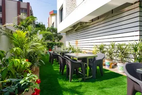 Hotel Emersion Residency - Image 4