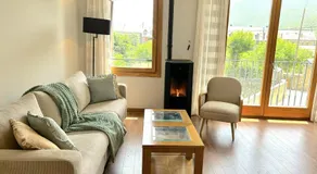 Apartament amb llar de foc i balcó amb vistes de la vall by RURAL D'ÀNEU - Image 2