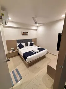HOTEL ROYAL SQUARE - Image 2