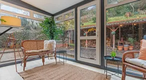 Spacious 4-Bed Cottage with Hot Tub&Parking - Image 3