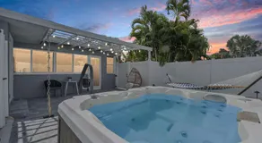 Spacious Studio in the Heart of FTL Hot Tub - Image 5