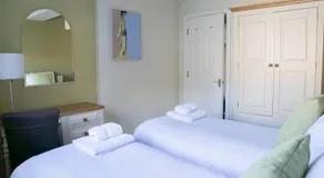 The Green House deluxe 2 bedroom upper floor apartments - Image 5