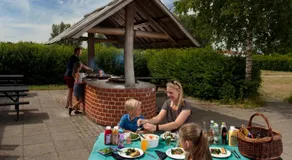 LEGOLAND Wilderness Barrels & Cabins - Image 4