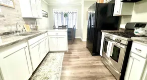 Soothing Greens Color Peaceful 3 BR 1BA Dwelling - Image 2
