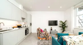 Luxury Niru Living in Kensington - Image 2