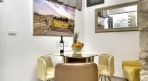 אצולת הכיכר a - Image 5