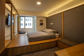 Comfy Studio Apartment By REQhome - Image 2