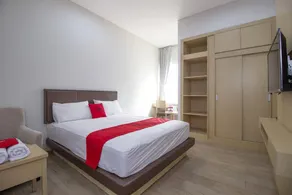 RedDoorz Plus @ Scbd - Image 2