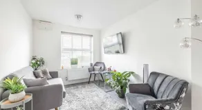 Stylish 3-Bed House in Langley, Driveway Parking! - By Tempstay - Image 4
