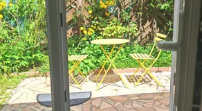 Micro studette indépendante non-fumeur LA ROSÉE ABONDANTE,10m2, 45' de Paris, sanitaires dans la même pièce que le couchage sans cloison, WiFi,TV, kitchenette, mini terrasse,jardin,canapé lit 120x180 pour gabarit léger, pas adaptée aux attentes hôtelières - Image 5