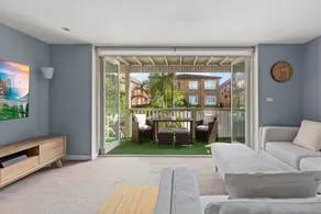 Bright Home Steps From Double Bay Beach - Image 5
