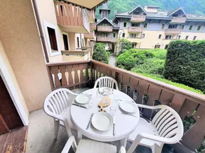 Agréable appartement adapté aux familles avec jardin, piscine et sauna | Vue montagne | À côté du ski - Image 2