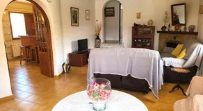 Laura - Image 2
