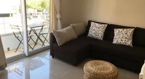 Apartamento céntrico y renovado, 100m de la playa - Image 2