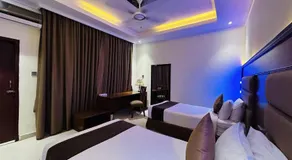 Uni Resort - Image 2