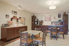 Super 8 by Wyndham Grove City - Image 3