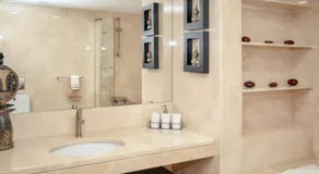 Spacious villa in Santo Tirso with private pool 850 m² and jacuzzi - Image 3