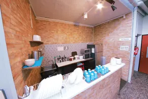 Moni Gallery Hostel - Image 2