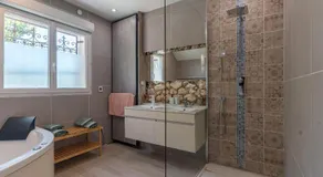 Maison Aix en Provence et grand jardin - Image 2