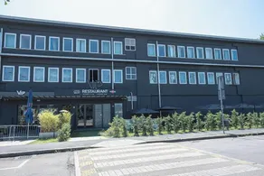 Queen Hotel - Image 3