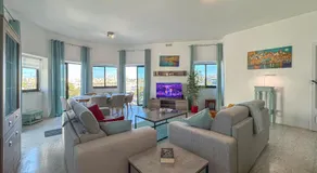Spaciously Cosy 3BD Accomodation in Ta Xbiex - Yacht Marina & Valletta Views - Image 4