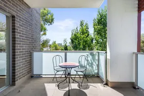 Relaxed 2BR, 2BTH Apartment with Balcony & Parking - Image 5