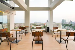 The Life Styles Hotel Surabaya - Image 2