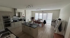 Private single bedroom in beautiful house - Image 3