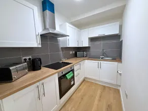 6 Bedroom House for up to 10 People - Image 4