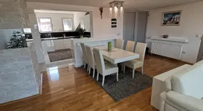 Atina Lux Hostel - Image 5
