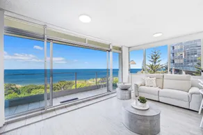 Oceanfront Serenity At Main Beach - Image 2