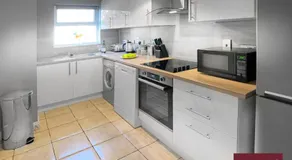 Woking - 2 Bedroom House - Parking - Image 3