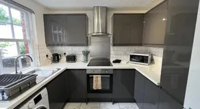 Centralised St Helens in Abingdon By Prescott Apartments - Image 2