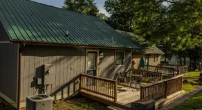 Cozy Lakeside Escape near Hot Springs - Image 5