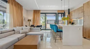 Penthouse Sauna & Jacuzzi in Glyfada - Image 2