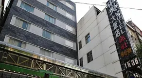 Central Hotel - Image 4