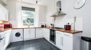 Beautiful, Traditional 2 Bedroom Main Door Flat - Image 4