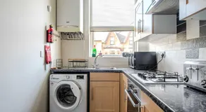 Cosy Apartment in Stunning Didsbury - Image 5