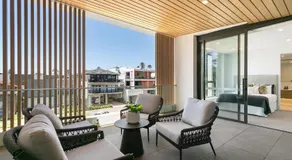 3BR Coastal Escape with Ocean Views, Shared Pool & Jacuzzi, 2 Car Spaces & Walk to Surf Beach - Image 3